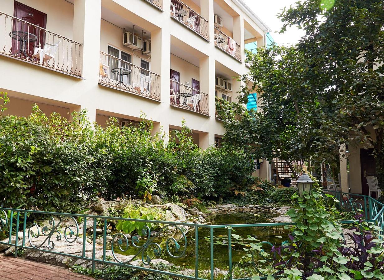 Marco Club Hotel Gagra Exterior foto